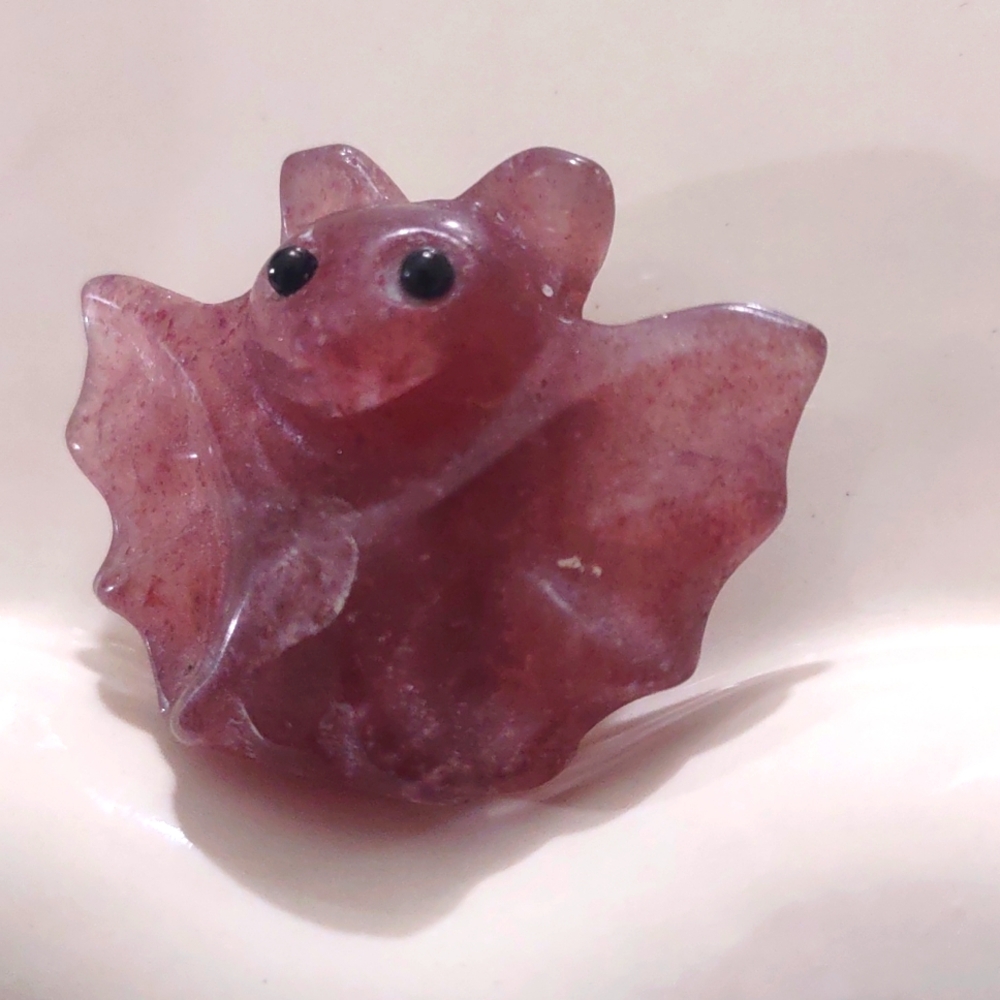 Bat Carving Strawberry Quartz 1inch By 1.5 Inch Has Flaws - Picture 2 of 12